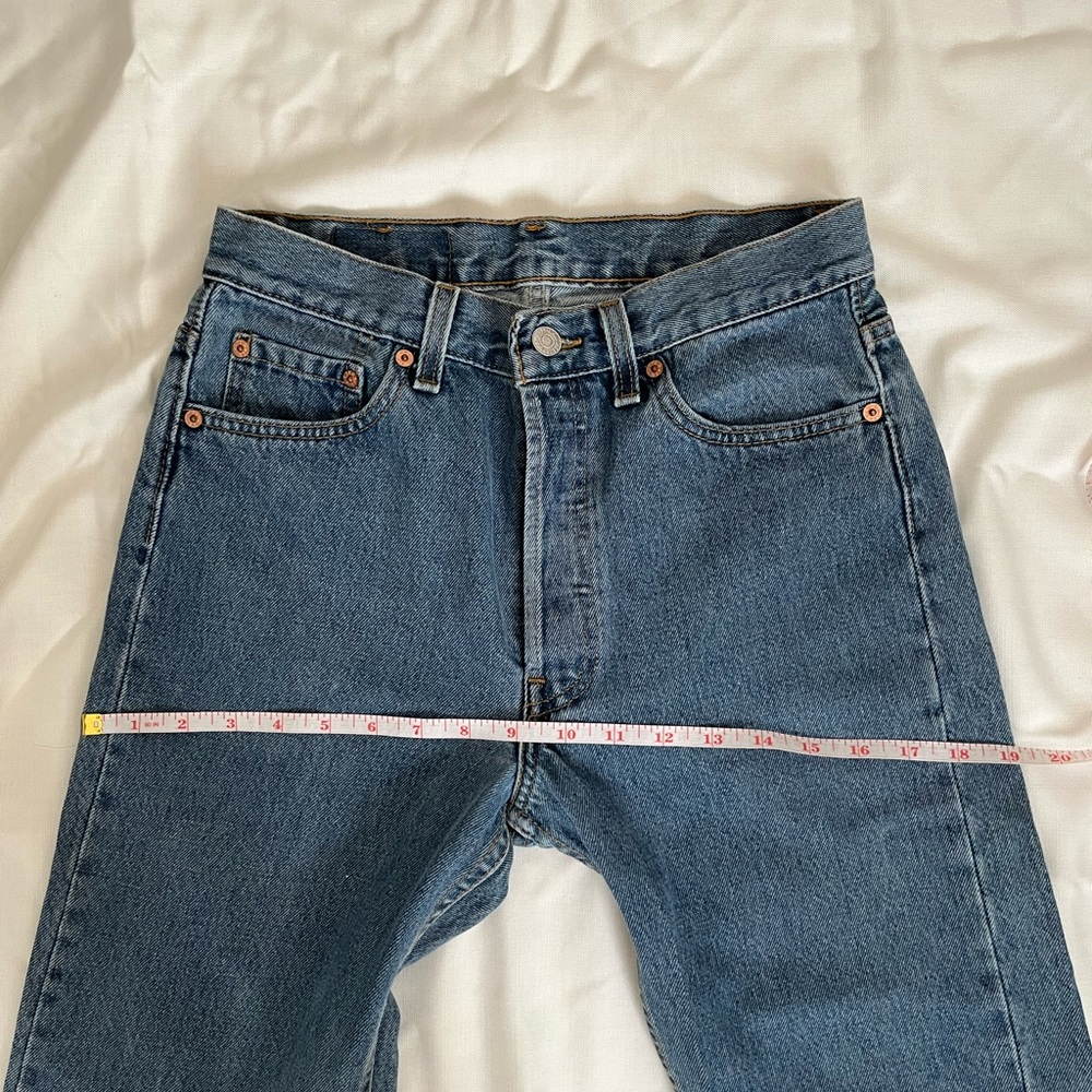 Vintage Medium Wash Women’s Levi’s 501 | Made in the USA | Authentic 90s Levi’s - Picture 6 of 7